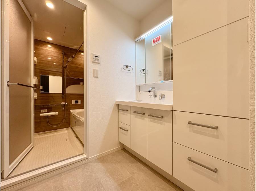 収納が豊富な水回り