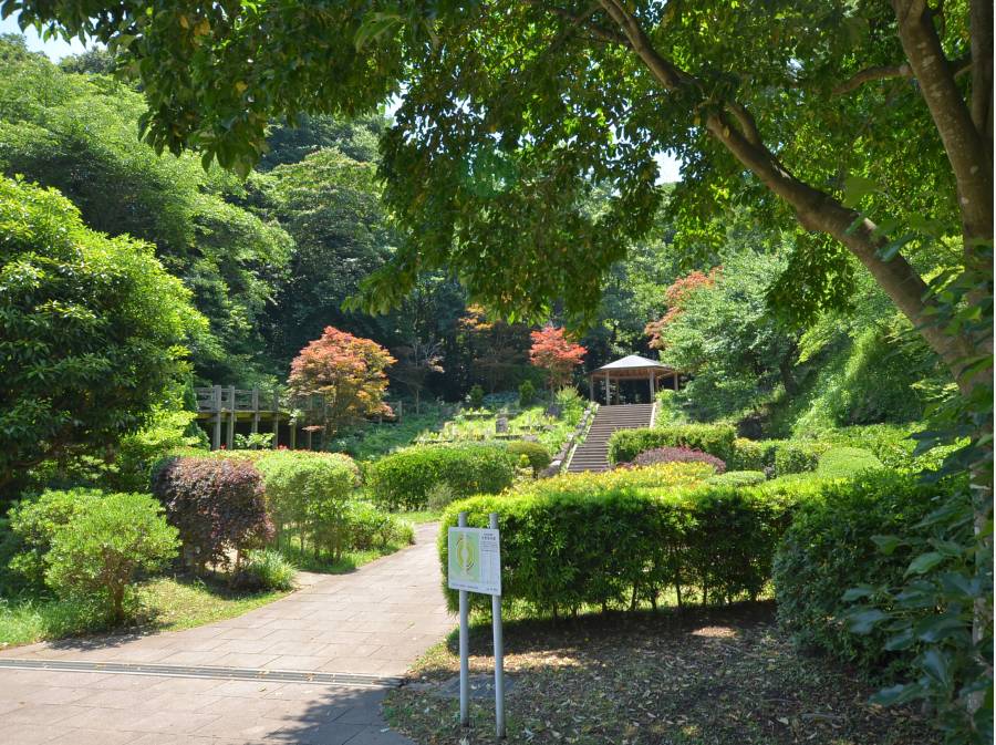 鎌倉中央公園まで徒歩2分(約160m)