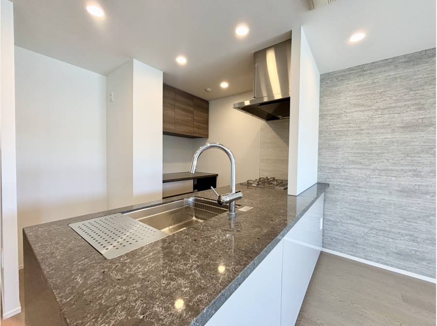 キッチンスペースも高級感が漂います