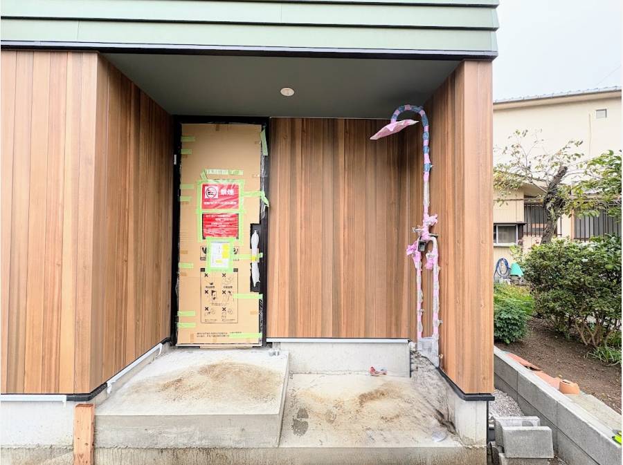 外シャワー付きの玄関