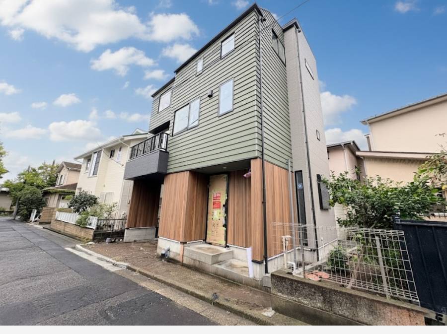 建物外観、サーファーに嬉しい外シャワー付き
