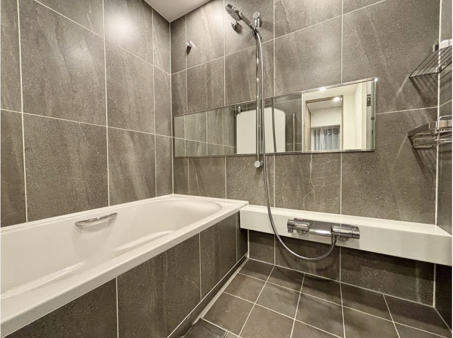 おしゃれな色合いなバスルーム