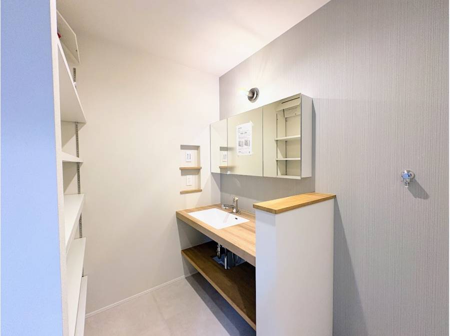 忙しい朝も彩ってくれるサニタリールーム