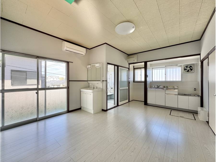 室内はリフォーム済みの完成物件です。