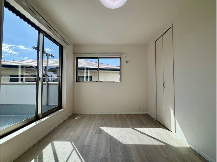 陽当たり良好な洋室