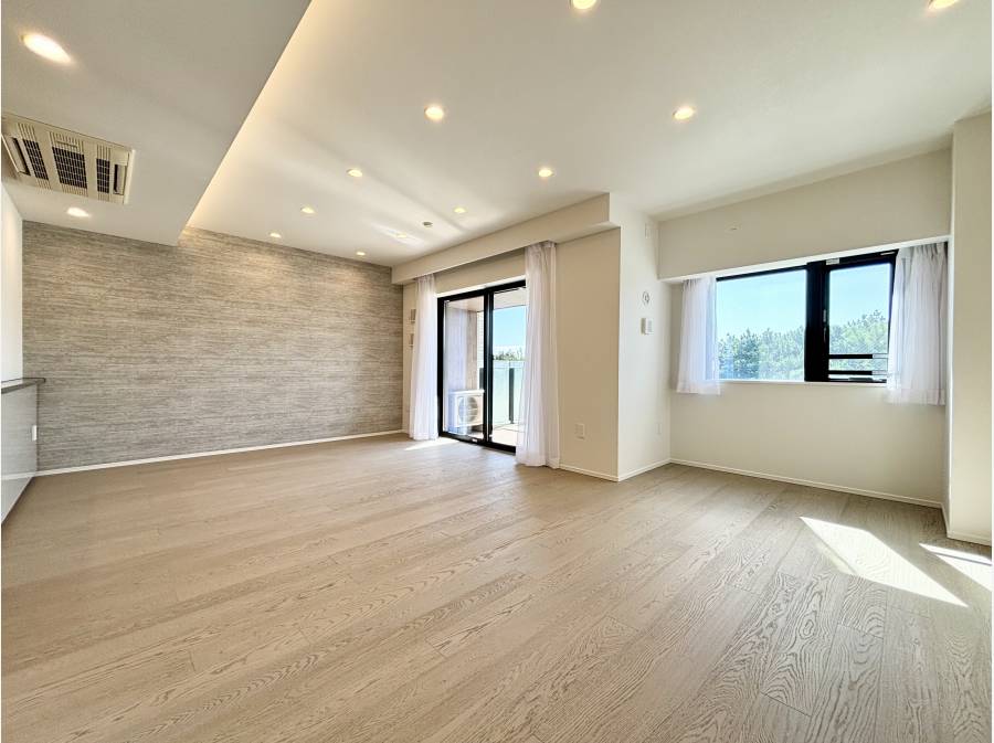 南向きで明るいLDKは広さ20帖超