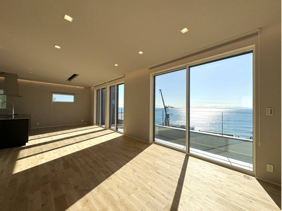 リビングで座っていながらも海を望む羨望のロケーション