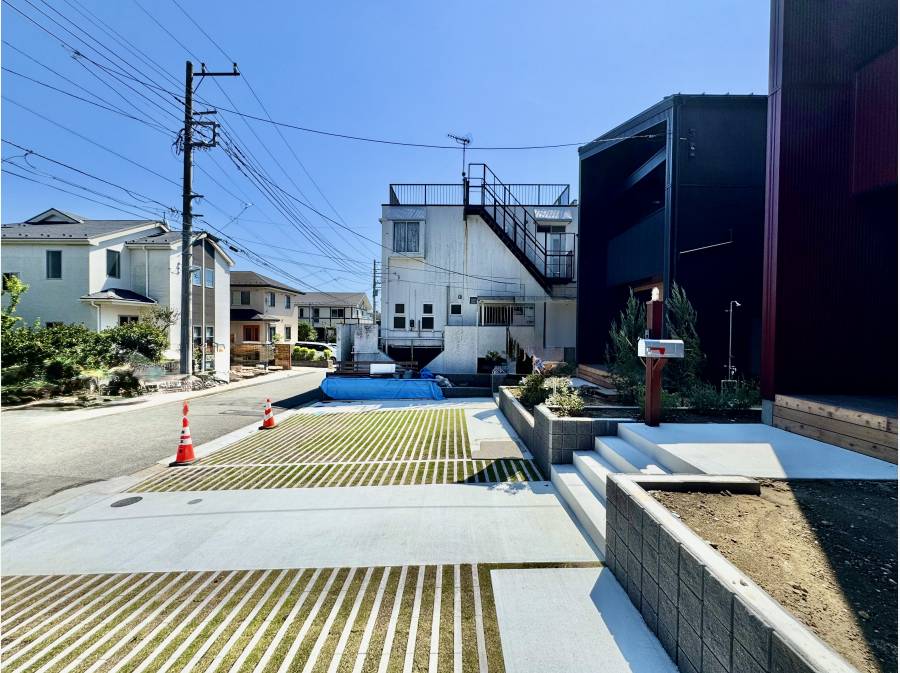 外観、駐車場の様子