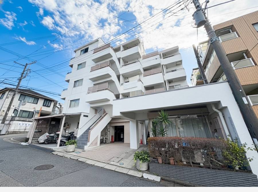 善行駅徒歩2分の便利な立地です。