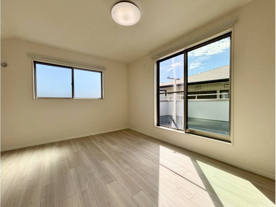 二面採光で陽当たり良好