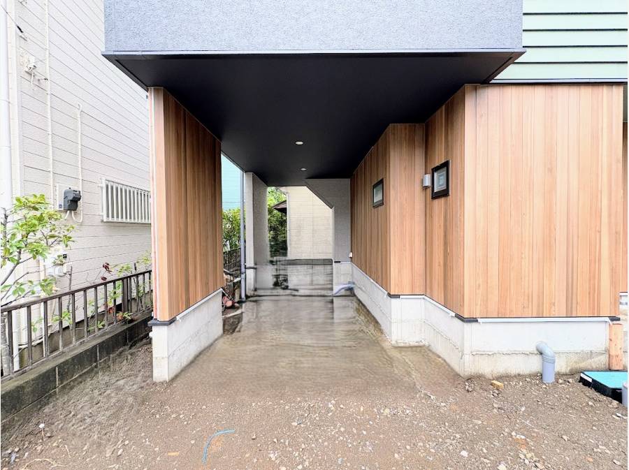 雨の日に嬉しいビルトインガレージ