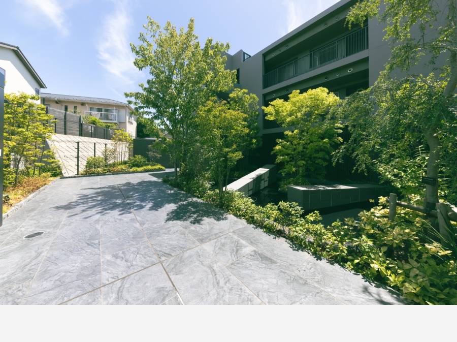 エントランスまでのアプローチ