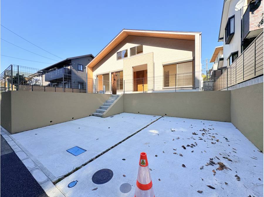 カースペースもしっかり2台分完備