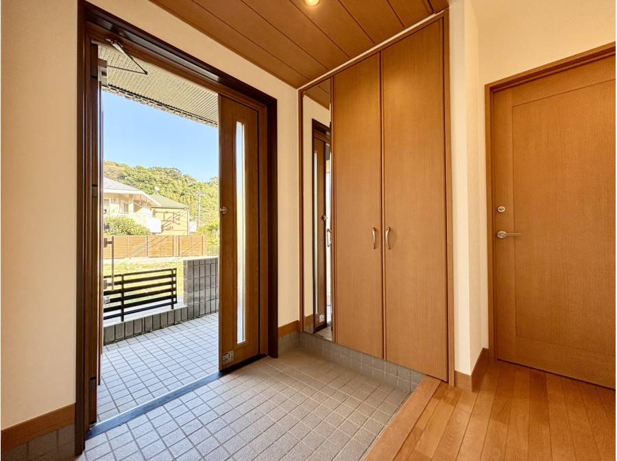 収納豊富な玄関スペース