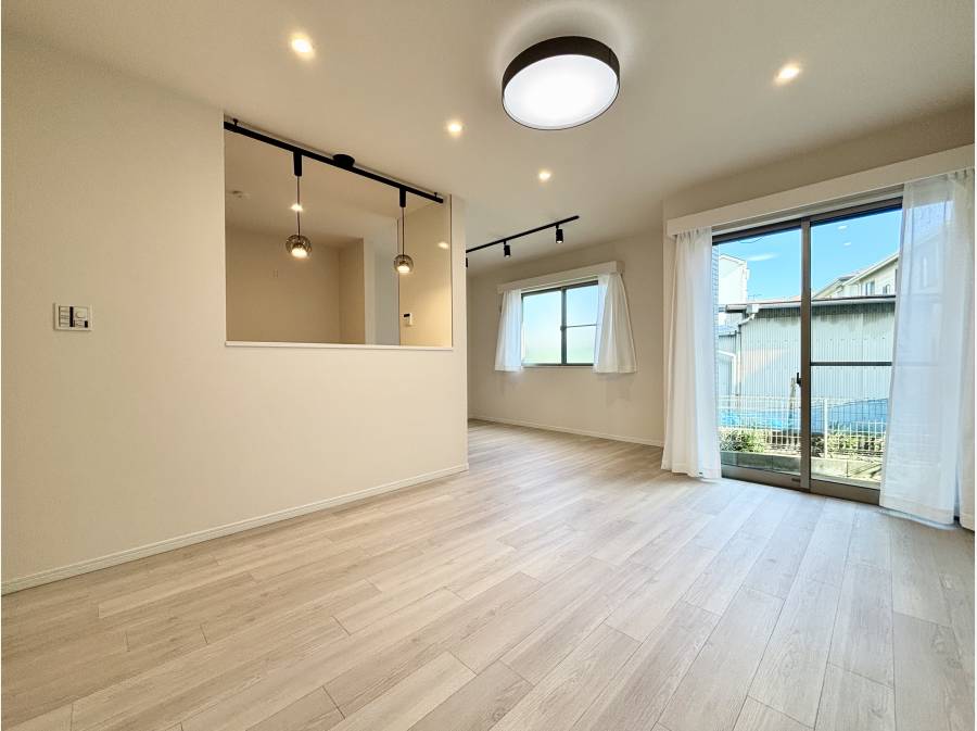 白を基調とした清潔感のあるLDK