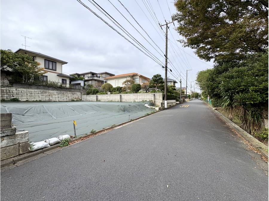 前面道路もゆとりがあります。