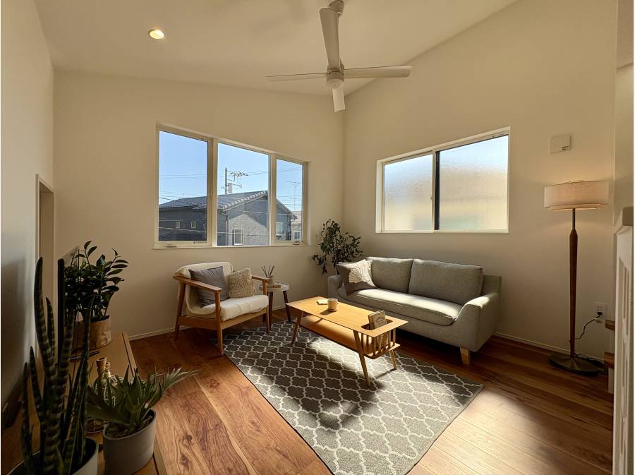 窓が多く明るく開放的な空間です。