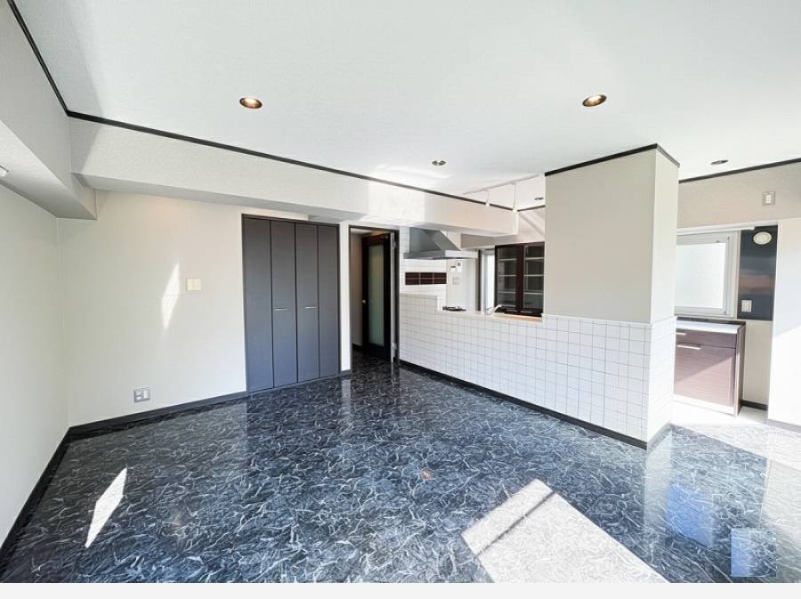 南側に大きく開口部を設けて、とても開放的な空間を演出します。