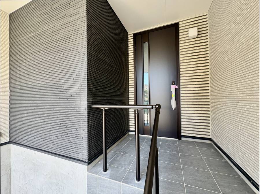 玄関回りの様子、お洒落な感じです!